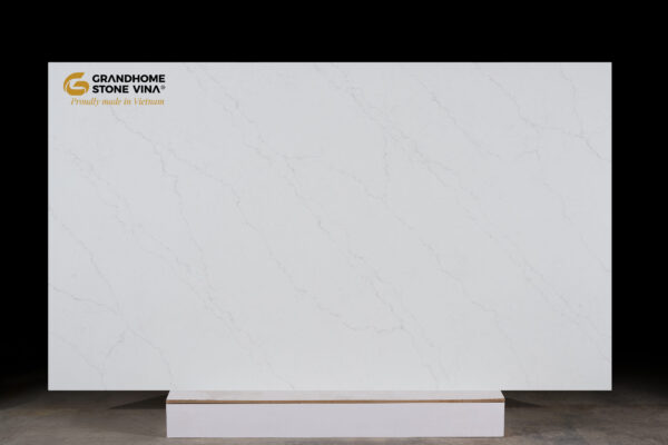 8115 Mystic White - Logo